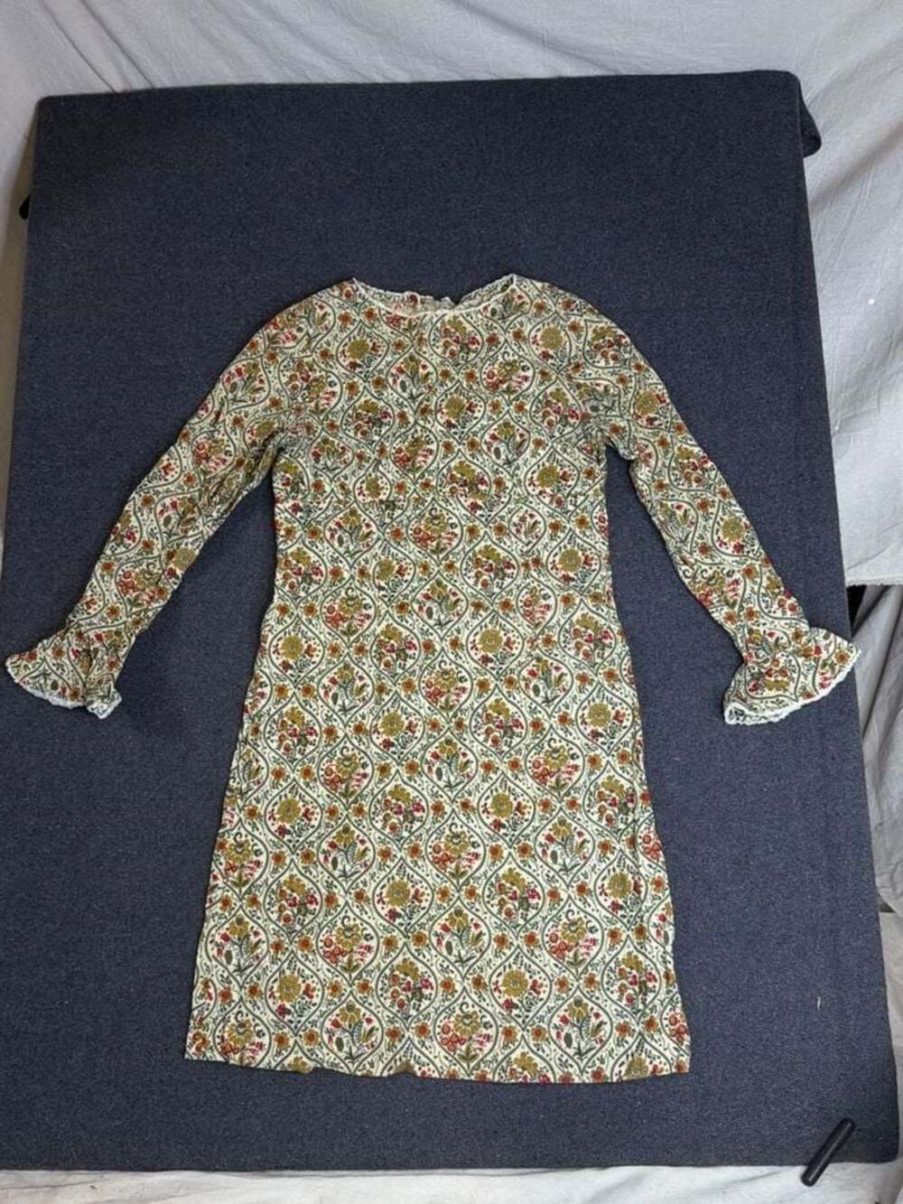 Vintage 1960s Floral Lattice Print Mini Dress with Ruffled Lace Cuffs XS